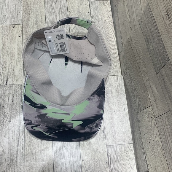 NWT Lululemon Fast and Free Running Hat *Vent Paint Glide Multi - Picture 3 of 5
